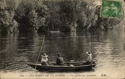 CPA Les bords de la Marne La peche en famille