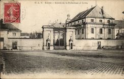 Tours CPA Entree de la prefecture et grille