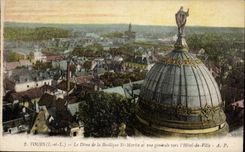 CPA Tours Le dome de la basilique St Martin et vue generale vers l'hotel de ville
