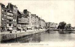 Honfleur CPA Perspective du quai Sainte Catherine