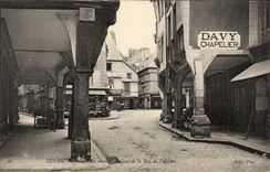 Dinan CPA Pillars of the old houses of the street of the contribution