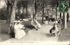 Vichy - Une Allee au Parc des Celestins - enfant - CPA 