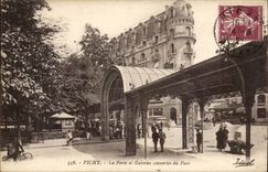 Vichy - La Porte et Galeries couvertes du Parc - CPA 