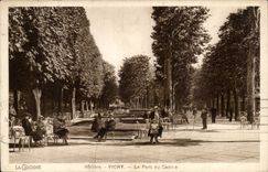 Vichy - Le parc du casino - CPA 