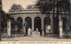 Vichy - Source des Celestins - Entree - CPA 