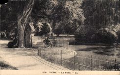 Vichy - Le Parc - corner missing - CPA 