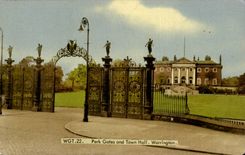 Grande Bretagne Great Britain CPA Park gates and town hall Warrington