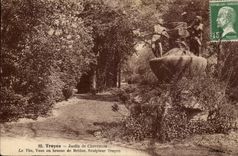 Troyes CPA Garden of Chevreuse the wine vase out of bronze of Briden Troyes sculptor