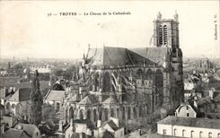 Troyes CPA the bedside of the cathedral