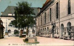 Troyes CPA court of the museum