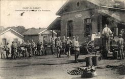 Camp of Mailly - Distribution of Soup to the Travelling one - CPA (militaria)