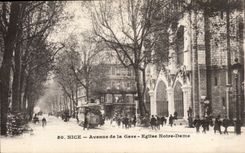 Nettes CPA das von der Station Notre Dame-Kirche auftrat