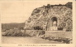 Nettes CPa das Kai des Sudens und des Kriegdenkmals