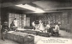 Vouvray - Caves des Etablissements de Violette - Un Coin de la Salle d'Ettiquettage - vin - wine - CPA 