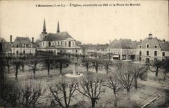 Richelieu - L'Eglise construite en 1681 et la Place du Marche - - CPA 