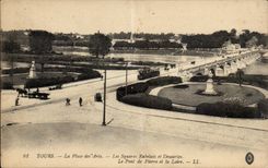 Tours - La Place des Arts - Les Squares Rabelais et Decartes Le Pont de Pierre et la Loire - - CPA 