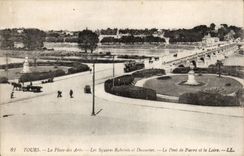 Tours - La Place des Arts - Les Squares Rabelais et Descartes - Le Pont de Pierre et la Loire - CPA 