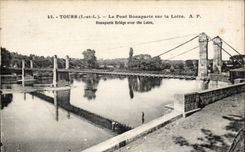 Tours CPA Le pont Bonaparte sur la Loire 