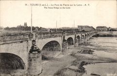 Tours CPA Le pont de pierre sur la Loire