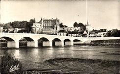 CPA Chateau d'Amboise Le chateau et la pont de la Loire