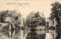 Montargis CPA Seen on the canal