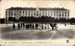 Montargis cPA the Gudin barracks the central batimetn