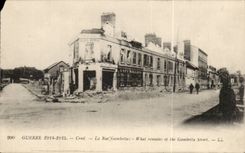 Creil CPA La rue Gambetta 