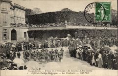 Compiegne CPA Festivals in der Ehre von Jeanne des Bogens losten von den historischen Prozessionstrommeln auf