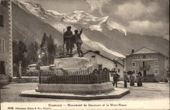 CPA Chamonix Monument de Saussure et le Mont Blanc (Hotel pension de la Poste)