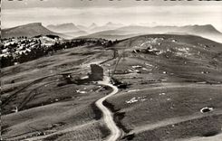 CPA Surroundings of Annecy In the second plan the revard and mountains of chartreuse