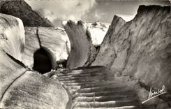 CPM Chamonix Mont Blanc Au Montenvers la grotte de la mer de glace