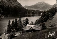 MODERN CARD Montriond the lake