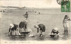 CPA On the beach a departure of sailing ships