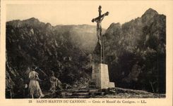 Saint Martin of Canigou CPA Cross and solid mass of Canigou