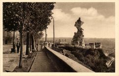 Angouleme CPA le rempart Desaix et statue Carnot