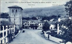Ascain - Place of the Church - Seen from of the Etehola Hotel - CPA