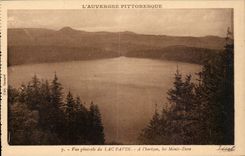 CPA Auvergne View of the lake Pavin At the horizon the Mounts Gilds