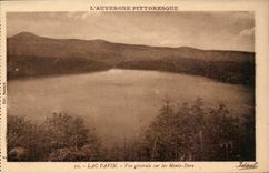 CPA Auvergne the lake Pavin View on the Mounts Gilds