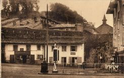 Saint Jean Foot of Port - Old women Houses and Walls - CPA