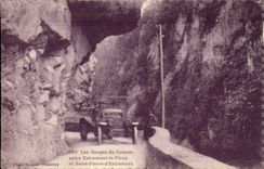 Between Entremont the Old man and St Pierre of entremont - Falls of Couzon - Automobile CPA