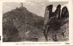 CPA Auvergne the rock of the Three brothers and the tower of Kidney close St Nectary