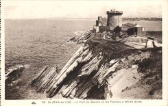 Saint Jean de Luz CPA Le fort de Soccoa et les falaises a maree basse