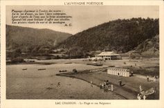 Auvergne CPA Lake Chambon the beach and bathers