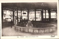 Vichy - Source de la Grande Grille - CPA 