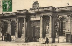Bordeaux - the gantry of the Town hall - CPA