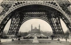 Paris 7 Trocadero seen under the Eiffel Tower - CPA