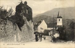 Argeles Gazost - Woman with umbrella CPA