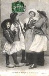 Folklore - Costumes - dance in Brittany - the Ball has Four - CPA