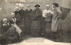 With the Country of Berry - Grape harvest - baskets - CPA