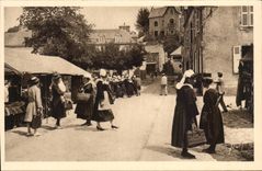 Pont Aven CPA La places village (folklore caps)